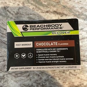 Beachbody Performance Recover Chocolate flavor packets.